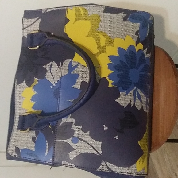 Emma & Sophia Leather Tote - Picture 2 of 5